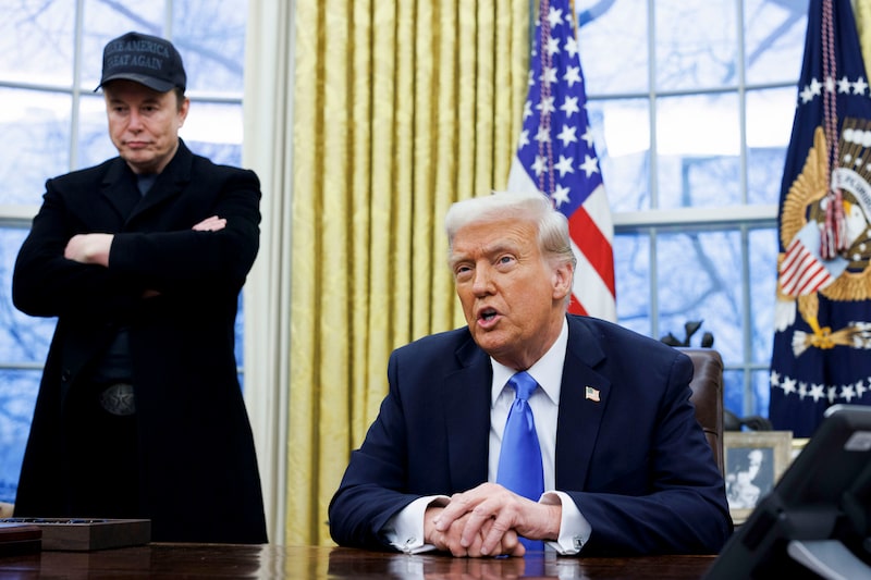 Presidente americano acusou CEO da montadora de se beneficiar excessivamente dos subsídios governamentais para veículos elétricos Presidente americano acusou CEO da montadora de se beneficiar excessivamente dos subsídios governamentais para veículos elétricos