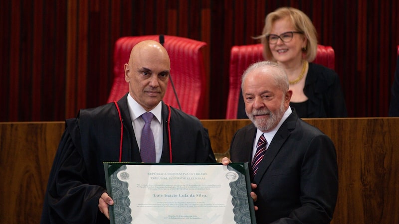 Lula enfrenta pressão para reformar o Supremo por atuação de Alexandre de Moraes Lula enfrenta pressão para reformar o Supremo por atuação de Alexandre de Moraes