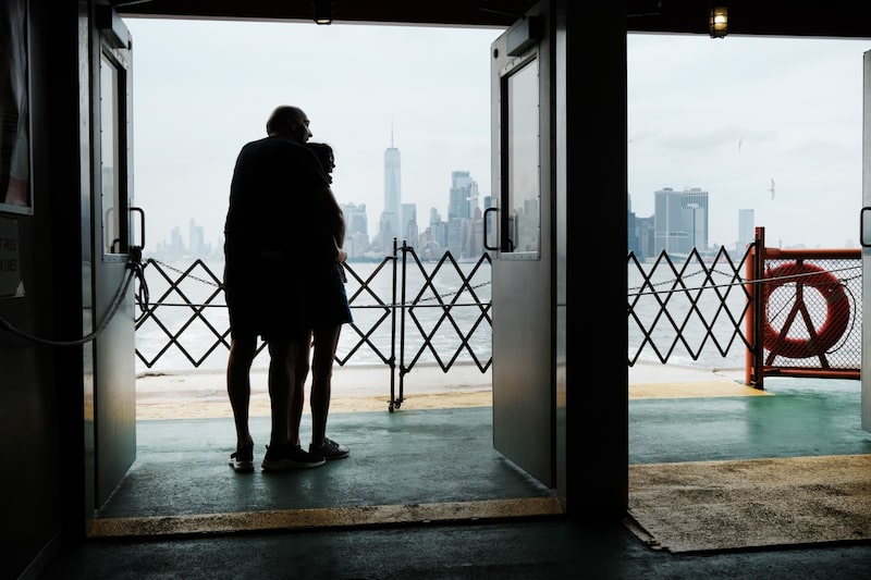 NUEVA YORK, NUEVA YORK - 7 DE JULIO: La gente viaja en el ferry de Staten Island durante una tarde sofocante el 7 de julio de 2023 en la ciudad de Nueva York. A medida que el calentamiento global continúa elevando las temperaturas en todo el mundo, se rompen récords de calor a un ritmo sin precedentes (Fotografía de Spencer Platt/Getty Images) NUEVA YORK, NUEVA YORK - 7 DE JULIO: La gente viaja en el ferry de Staten Island durante una tarde sofocante el 7 de julio de 2023 en la ciudad de Nueva York. A medida que el calentamiento global continúa elevando las temperaturas en todo el mundo, se rompen récords de calor a un ritmo sin precedentes (Fotografía de Spencer Platt/Getty Images)