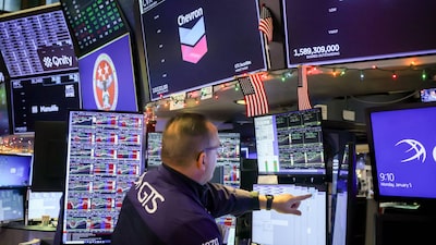 Wall Street resiste a choques políticos e dá aval a agenda intervencionista de Trump Wall Street resiste a choques políticos e dá aval a agenda intervencionista de Trump