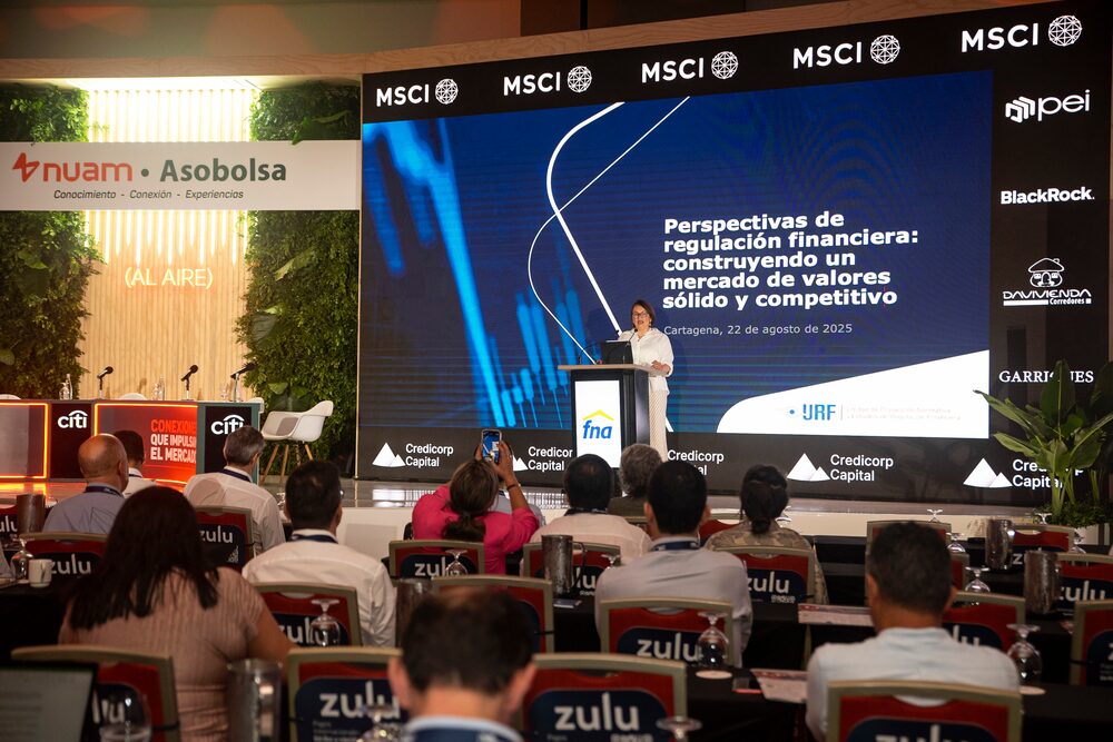 Mónica Higuera, directora de la Unidad de Regulación Financiera Mónica Higuera, directora de la Unidad de Regulación Financiera