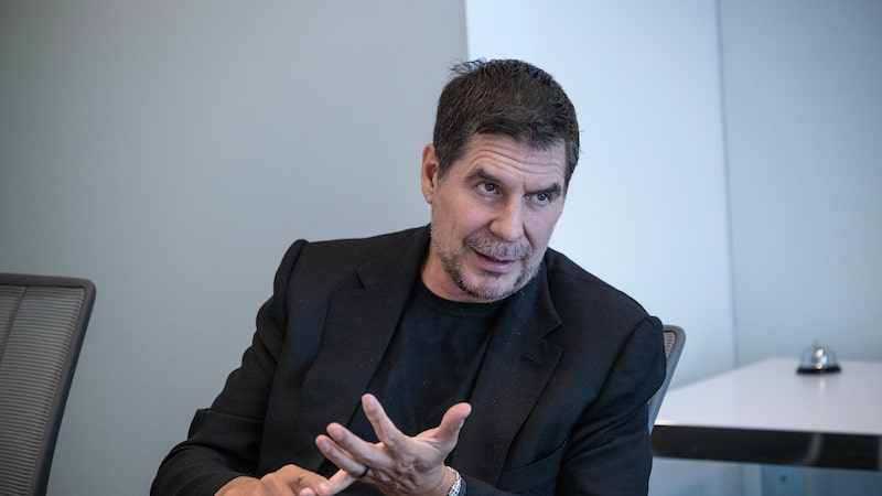 Claure vê oportunidade no Brasil e diz que país combina capitalismo com política social Claure vê oportunidade no Brasil e diz que país combina capitalismo com política social