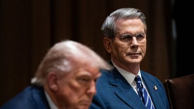 Aliados de Trump evalúan dar a Bessent un segundo cargo económico en la Casa Blanca Aliados de Trump evalúan dar a Bessent un segundo cargo económico en la Casa Blanca