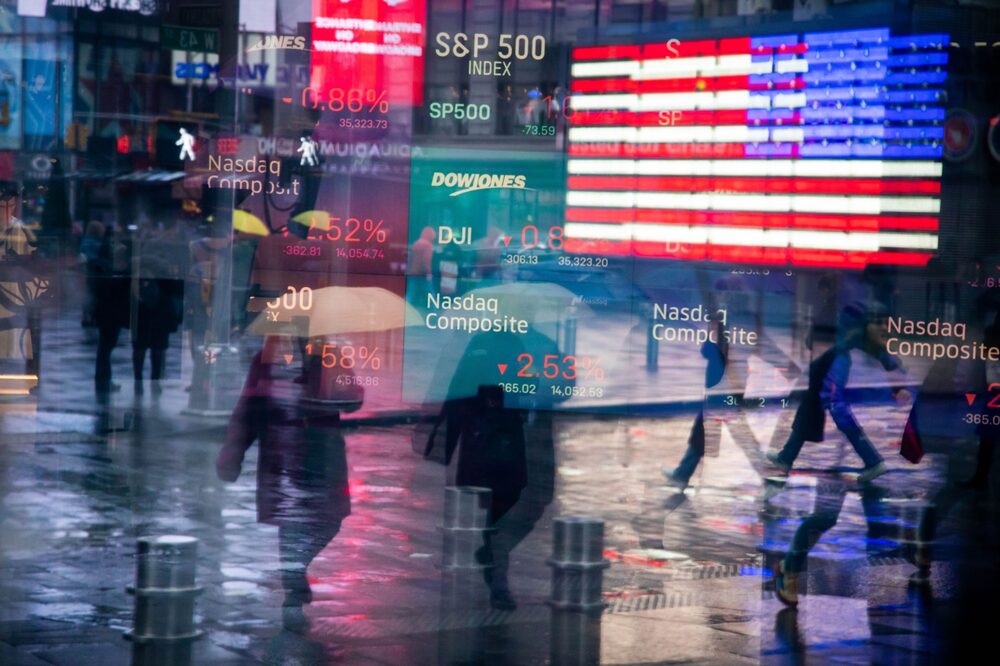 Información bursátil en el Nasdaq MarketSite de Nueva York, Estados Unidos, el jueves 3 de febrero de 2022. Información bursátil en el Nasdaq MarketSite de Nueva York, Estados Unidos, el jueves 3 de febrero de 2022.