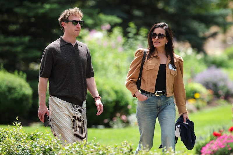 Mark Zuckerberg y Dina Powell McCormick en la Conferencia de Medios y Tecnología de Allen & Co. en Sun Valley, Idaho. Mark Zuckerberg y Dina Powell McCormick en la Conferencia de Medios y Tecnología de Allen & Co. en Sun Valley, Idaho.