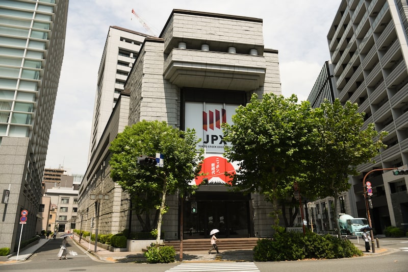 El dólar se debilita y los futuros estadounidenses suben tras el informe sobre aranceles. El dólar se debilita y los futuros estadounidenses suben tras el informe sobre aranceles.