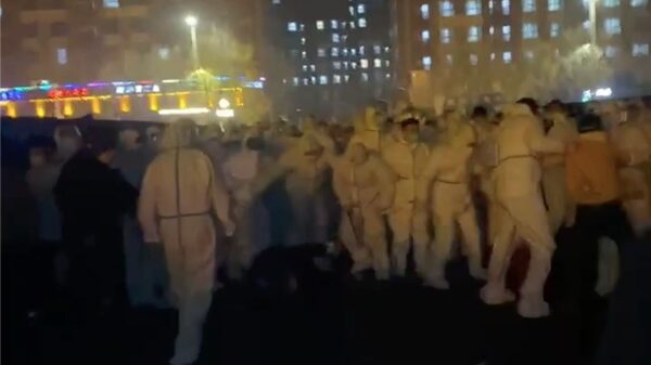 Violentas protestas en planta de ensamblado de iPhone en China por confinamientos Violentas protestas en planta de ensamblado de iPhone en China por confinamientos