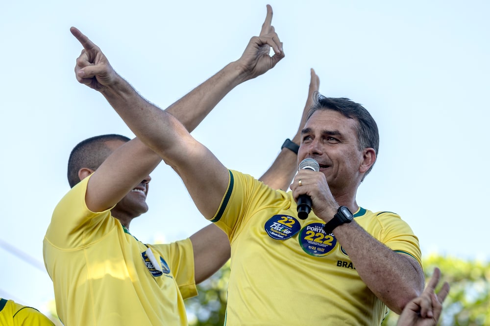 Flavio Bolsonaro, Brazilian presidential candidate, right, speaks during a campaign rally in Rio de Janeiro, Brazil, on Saturday, Sept. 26, 2026. President Luiz Inacio Lula da Silva and Bolsonaro are deadlocked less than two weeks before Brazils election, a new poll showed, following fresh revelations about the challenger's ties to a jailed banker at the center of a massive fraud scheme. Photographer: Dado Galdieri/Bloomberg Flavio Bolsonaro, Brazilian presidential candidate, right, speaks during a campaign rally in Rio de Janeiro, Brazil, on Saturday, Sept. 26, 2026. President Luiz Inacio Lula da Silva and Bolsonaro are deadlocked less than two weeks before Brazils election, a new poll showed, following fresh revelations about the challenger's ties to a jailed banker at the center of a massive fraud scheme. Photographer: Dado Galdieri/Bloomberg