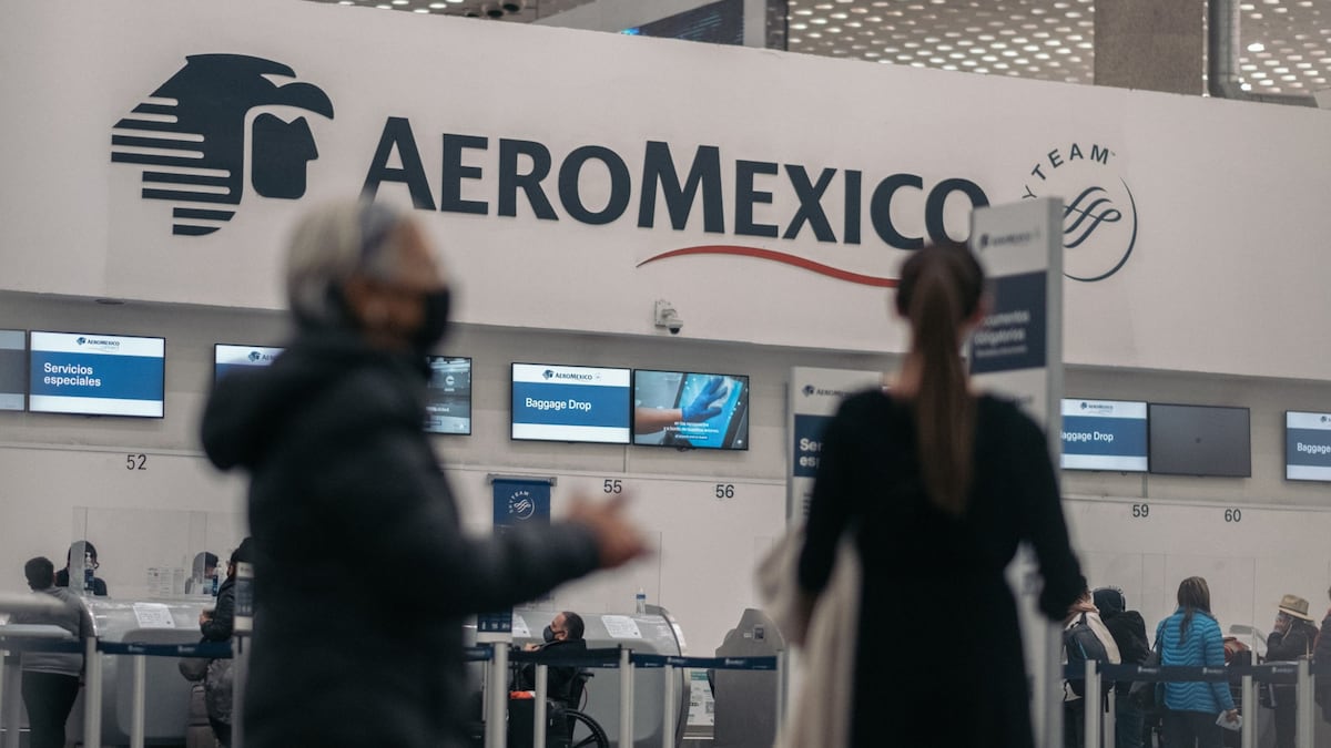 Señalización de Aeroméxico en el Aeropuerto Internacional Benito Juárez (MEX), en la Ciudad de México.