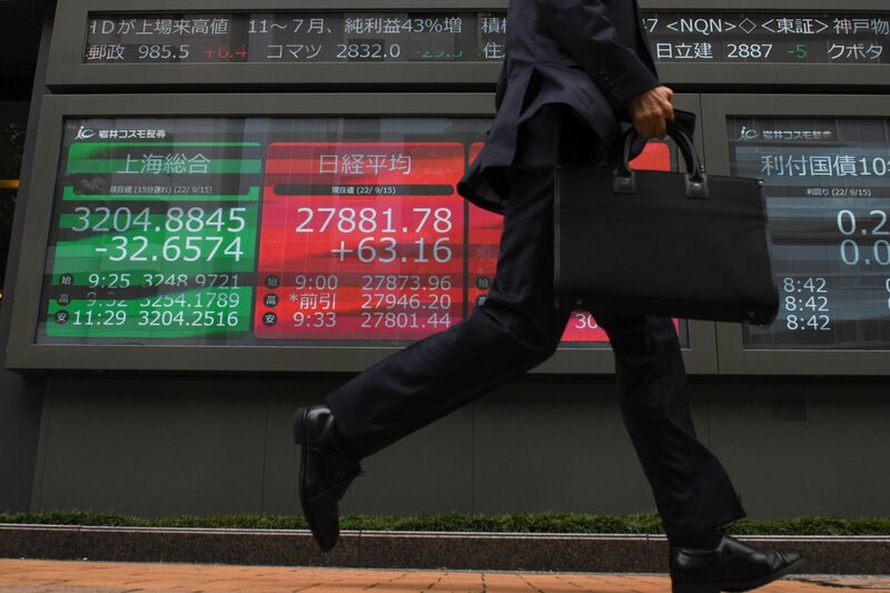 Os riscos geopolíticos, desde a guerra na Ucrânia à escalada das tensões sobre Taiwan e a agitação no Irã, também continuam a pesar nos mercados Os riscos geopolíticos, desde a guerra na Ucrânia à escalada das tensões sobre Taiwan e a agitação no Irã, também continuam a pesar nos mercados