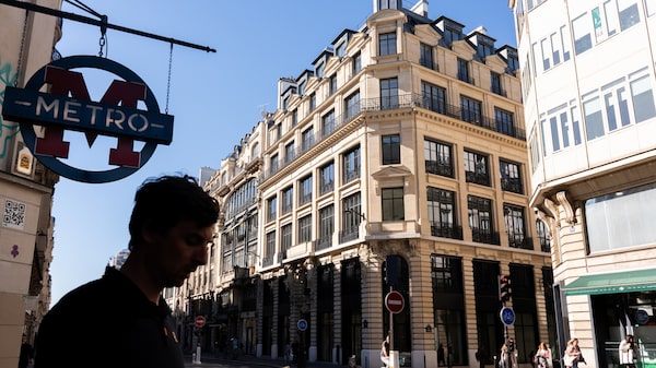 Revolut abre sede em Paris e acelera expansão na Europa Ocidental após plano de € 1 bi Revolut abre sede em Paris e acelera expansão na Europa Ocidental após plano de € 1 bi