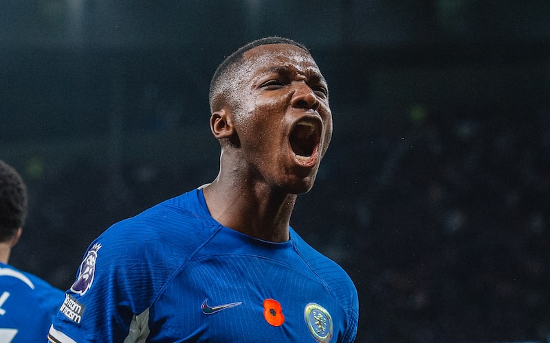 No solo es gloria: los futbolistas de Latam que enriquecieron tras brillar en un Mundial - Moises Caicedo No solo es gloria: los futbolistas de Latam que enriquecieron tras brillar en un Mundial - Moises Caicedo