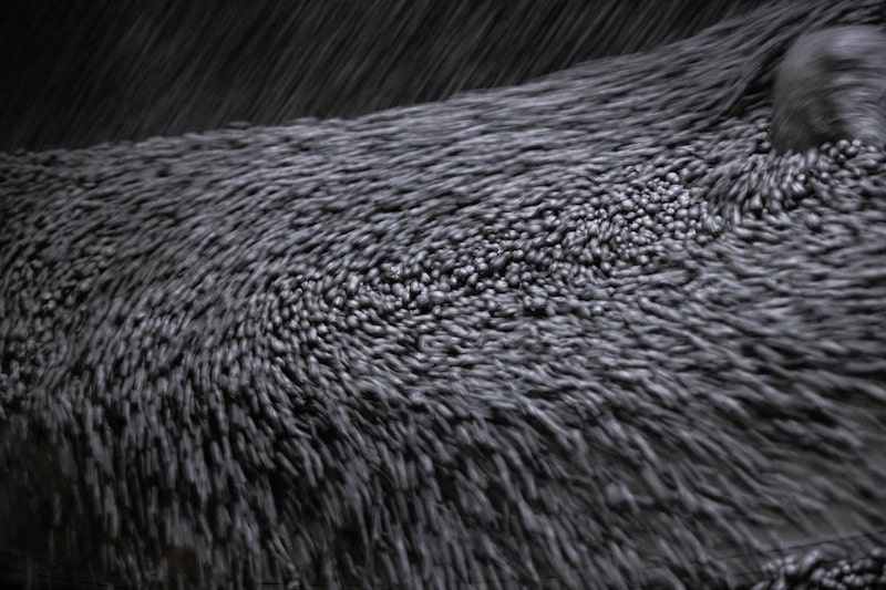 En la imagen, un montón de pellets de mineral de hierro en una planta procesadora. Fotógrafo: Andrey Rudakov/Bloomberg En la imagen, un montón de pellets de mineral de hierro en una planta procesadora. Fotógrafo: Andrey Rudakov/Bloomberg