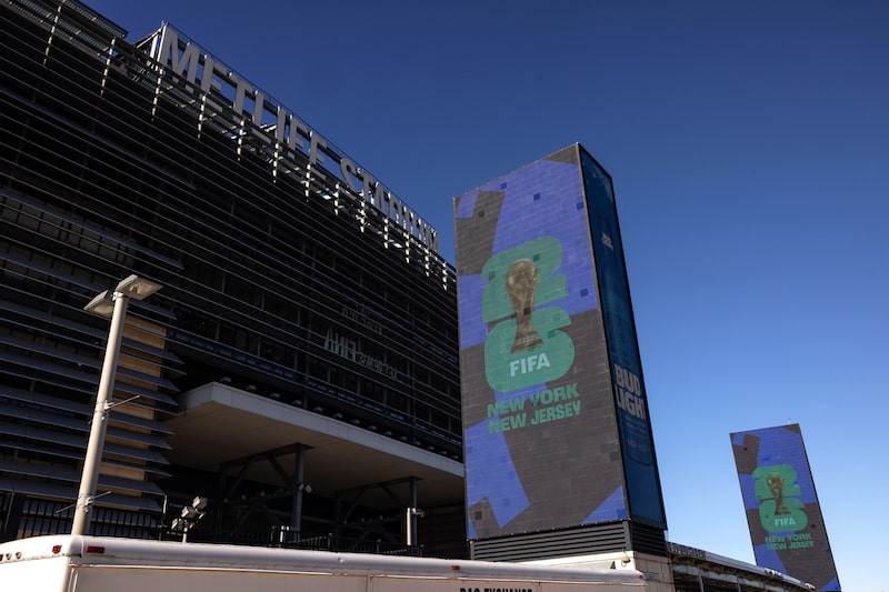 Apesar da baixa nas reservas até agora, o setor hoteleiro espera que elas aumentem à medida que o torneio se aproxima. Apesar da baixa nas reservas até agora, o setor hoteleiro espera que elas aumentem à medida que o torneio se aproxima.