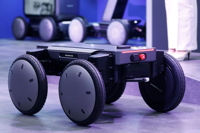 El robot básico Mobile Eccentric Droid (MobED), desarrollado por Hyundai Motor Group Robotics Lab, durante una demostración en la Exposición Internacional de Robótica (iREX) en Tokio, Japón, el miércoles 3 de diciembre de 2025. El robot básico Mobile Eccentric Droid (MobED), desarrollado por Hyundai Motor Group Robotics Lab, durante una demostración en la Exposición Internacional de Robótica (iREX) en Tokio, Japón, el miércoles 3 de diciembre de 2025.