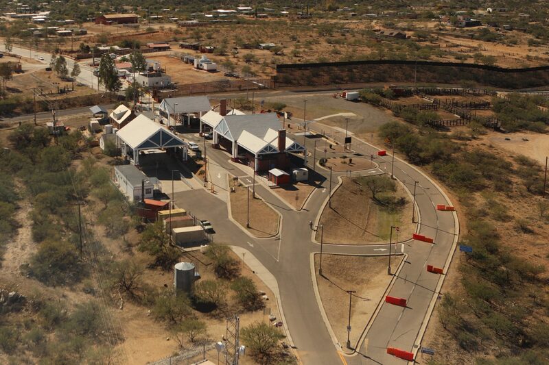 Puesto fronterizo entre Estados Unidos y México, en un momento de creciente escrutinio sobre la inmigración y su impacto en la fuerza laboral estadounidense. Puesto fronterizo entre Estados Unidos y México, en un momento de creciente escrutinio sobre la inmigración y su impacto en la fuerza laboral estadounidense.