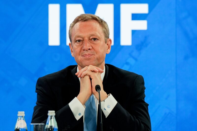 Tobias Adrian, que dirige o departamento de mercados monetários e de capitais do FMI: apesar de alerta, mundo ainda não caminha para uma recessão Tobias Adrian, que dirige o departamento de mercados monetários e de capitais do FMI: apesar de alerta, mundo ainda não caminha para uma recessão