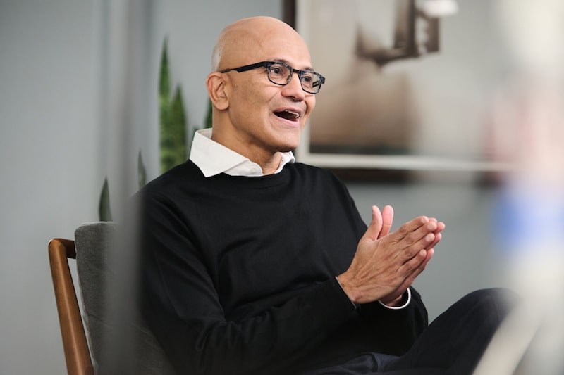 Satya Nadella falou sobre o desenvolvimento da IA em entrevista a Emily Chang, da Bloomberg (Foto: Chona Kasinger/Bloomberg) Satya Nadella falou sobre o desenvolvimento da IA em entrevista a Emily Chang, da Bloomberg (Foto: Chona Kasinger/Bloomberg)