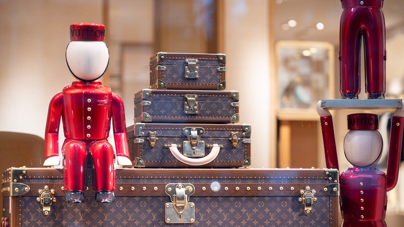 Natal fraco e projeções da LVMH frustram aposta na retomada do mercado de luxo Natal fraco e projeções da LVMH frustram aposta na retomada do mercado de luxo