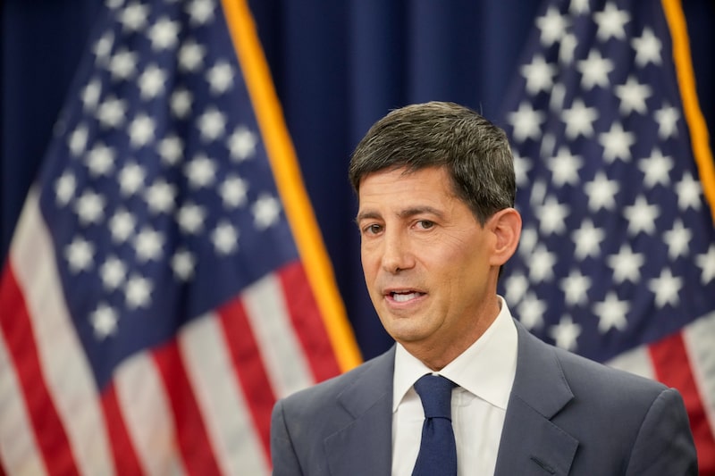 Kevin Warsh, novo presidente do Fed, adotou postura favorável a juros mais altos - indicador que preocupa mercados emergentes de títulos Kevin Warsh, novo presidente do Fed, adotou postura favorável a juros mais altos - indicador que preocupa mercados emergentes de títulos