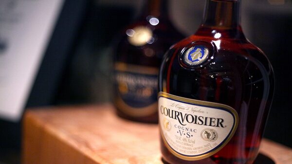 Campari compra marca de conhaque por US$ 1,2 bi em sua maior aquisição Campari compra marca de conhaque por US$ 1,2 bi em sua maior aquisição