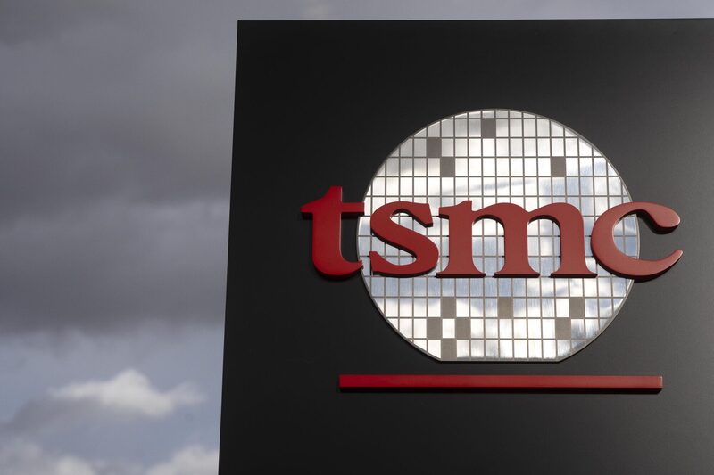 TSMC ha subrayado que la demanda sigue siendo resistente, incluso para los chips de gama alta de Nvidia, fundamentales para el desarrollo de la IA. TSMC ha subrayado que la demanda sigue siendo resistente, incluso para los chips de gama alta de Nvidia, fundamentales para el desarrollo de la IA.