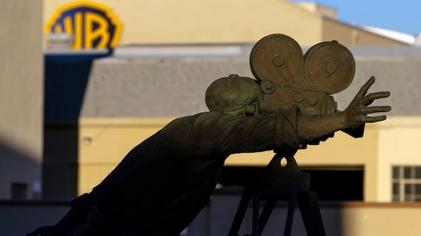 Setor de cinemas vê risco estrutural com avanço da Netflix sobre estúdios de Hollywood Setor de cinemas vê risco estrutural com avanço da Netflix sobre estúdios de Hollywood