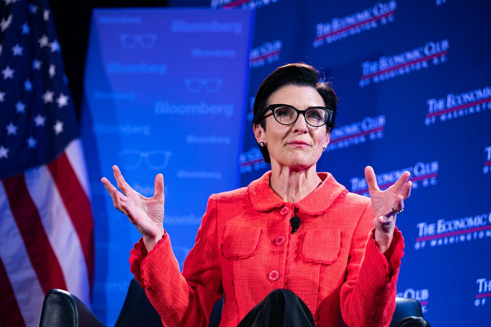 Mulher morena com óculos Mulher morena com óculos