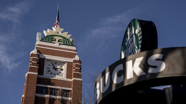 Starbucks corta 1.100 empregos corporativos em tentativa de acelerar a recuperação Starbucks corta 1.100 empregos corporativos em tentativa de acelerar a recuperação