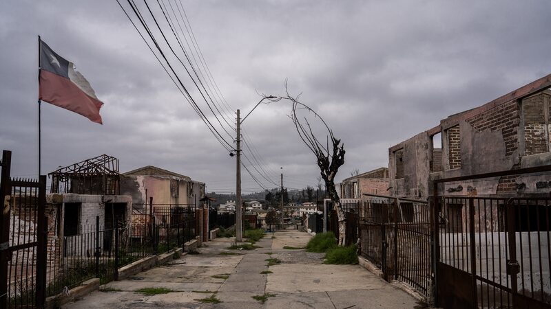Chile declara catástrofe mientras los mortíferos incendios obligan a realizar evacuaciones Chile declara catástrofe mientras los mortíferos incendios obligan a realizar evacuaciones