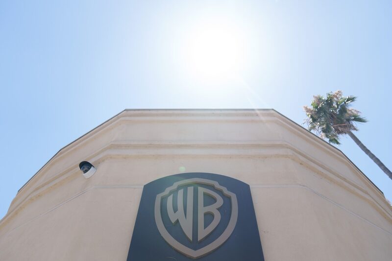 Eso coloca de hecho a los nuevos acreedores por delante de los tenedores de pagarés no garantizados. Eso coloca de hecho a los nuevos acreedores por delante de los tenedores de pagarés no garantizados.