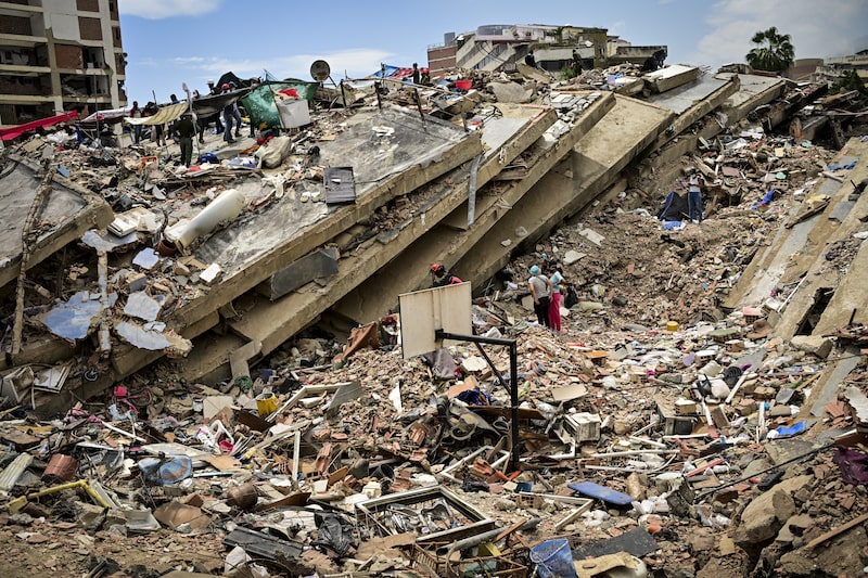 Venezuela recupera más cuerpos; la cifra de muertos por el sismo llega a 3.535 Venezuela recupera más cuerpos; la cifra de muertos por el sismo llega a 3.535