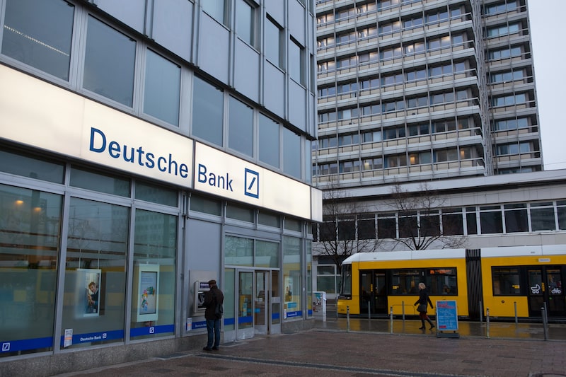 Deutsche Bank AG Branches As Bank Posts Surprise Quarterly Loss Deutsche Bank AG Branches As Bank Posts Surprise Quarterly Loss