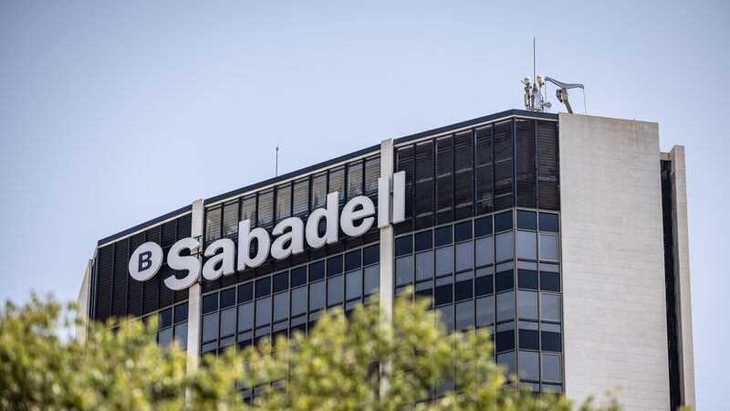 Acionista do Sabadell rejeita oferta de US$ 18 bi do BBVA e pressiona por valor maior Acionista do Sabadell rejeita oferta de US$ 18 bi do BBVA e pressiona por valor maior