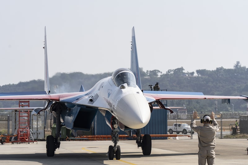 Russian Sukhoi SU-27 Russian Sukhoi SU-27