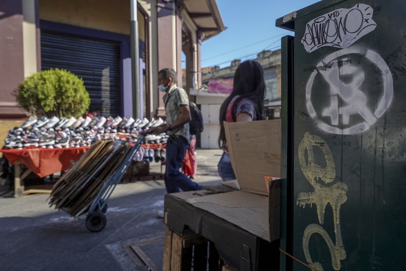 El Salvador adoptó a bitcoin como moneda legal en septiembre de 2021. Desde entonces cifra muchas de sus esperanzas económicas en la criptomoneda. El Salvador adoptó a bitcoin como moneda legal en septiembre de 2021. Desde entonces cifra muchas de sus esperanzas económicas en la criptomoneda.