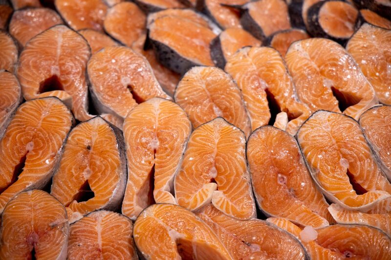 Criação de salmão é um negócio de 1 bilhão de dólares australianos (US$ 720 milhões), segundo chefe da JBS na Austrália Criação de salmão é um negócio de 1 bilhão de dólares australianos (US$ 720 milhões), segundo chefe da JBS na Austrália