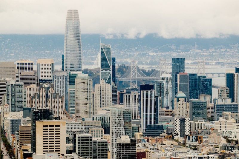 Para Jenni Lee, una trabajadora tecnológica de Chicago que quiere reunirse con su novio en la zona de la bahía, encontrar un apartamento le ha parecido a veces más difícil que conseguir un trabajo. Para Jenni Lee, una trabajadora tecnológica de Chicago que quiere reunirse con su novio en la zona de la bahía, encontrar un apartamento le ha parecido a veces más difícil que conseguir un trabajo.