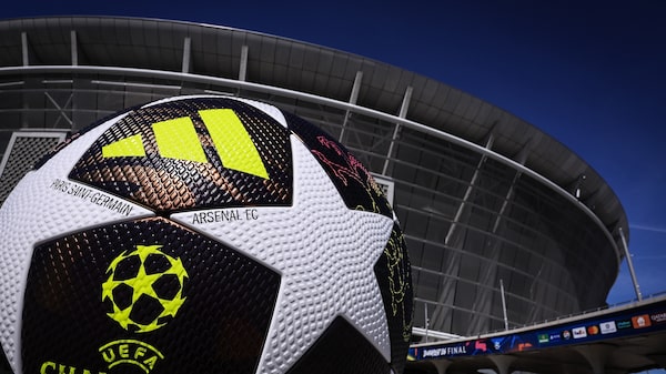Combate a cambistas faz torcedor negociar até celular por ingresso da Champions League Combate a cambistas faz torcedor negociar até celular por ingresso da Champions League