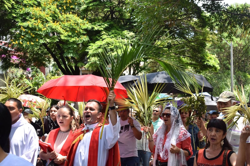 Procesiones de Semana Santa en la Parroquia San Gregorio Magno, en Medellín, Colombia. Procesiones de Semana Santa en la Parroquia San Gregorio Magno, en Medellín, Colombia.