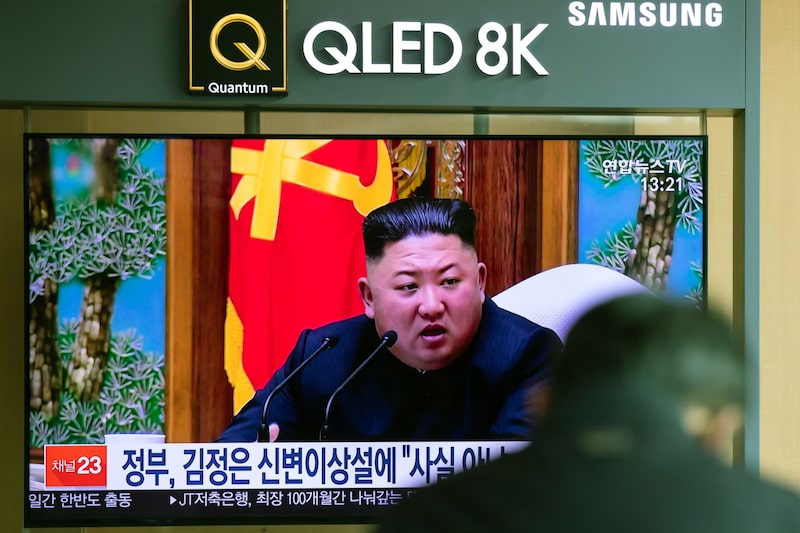 Una pantalla muestra la emisión de un reportaje en el que aparece el líder norcoreano Kim Jong Un en la estación de Seúl, en abril de 2021. Una pantalla muestra la emisión de un reportaje en el que aparece el líder norcoreano Kim Jong Un en la estación de Seúl, en abril de 2021.