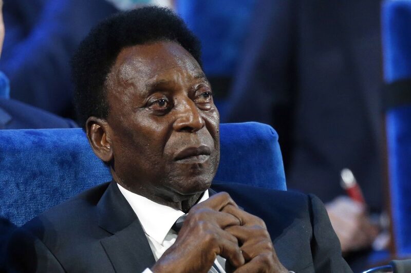 Pelé was hospitalized at the Albert Einstein Jewish Hospital in São Paulo. His family came to say goodbye after learning that his health condition was delicate. Pelé was hospitalized at the Albert Einstein Jewish Hospital in São Paulo. His family came to say goodbye after learning that his health condition was delicate.