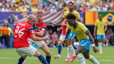 Seleção brasileira cai nas oitavas e completa 24 anos sem vencer a Copa do Mundo Seleção brasileira cai nas oitavas e completa 24 anos sem vencer a Copa do Mundo