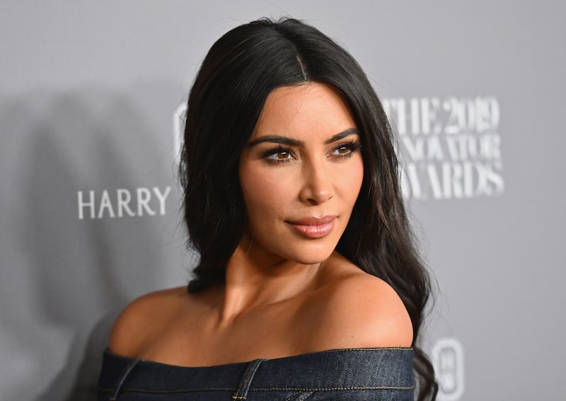 Kim Kardashian fez um acordo sem admitir ou negar as alegações da SEC, e concordou em se abster de divulgar quaisquer outros ativos digitais por três anos Kim Kardashian fez um acordo sem admitir ou negar as alegações da SEC, e concordou em se abster de divulgar quaisquer outros ativos digitais por três anos
