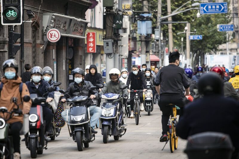 Los automovilistas viajan por una carretera en Shanghai, China, el lunes 17 de octubre de 2022. Fotógrafo: Qilai Shen/Bloomberg Los automovilistas viajan por una carretera en Shanghai, China, el lunes 17 de octubre de 2022. Fotógrafo: Qilai Shen/Bloomberg