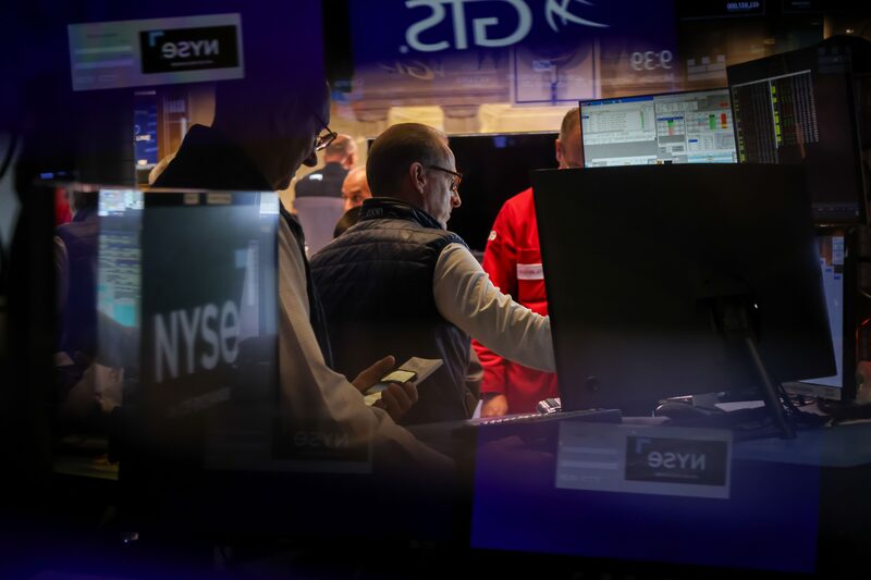 Stocks Trim Gains On Shutdown, Tariff Worries Stocks Trim Gains On Shutdown, Tariff Worries