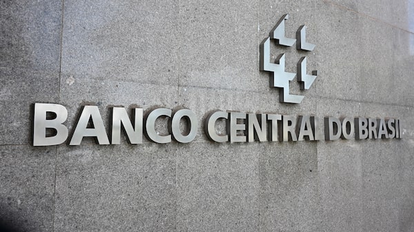 Banco Central reduz juros para 13,75% enquanto eleição apertada ofusca perspectivas Banco Central reduz juros para 13,75% enquanto eleição apertada ofusca perspectivas
