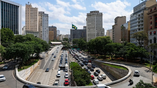 Los mercados dudan de los planes de Lula y Bolsonaro para frenar la deuda de Brasil Los mercados dudan de los planes de Lula y Bolsonaro para frenar la deuda de Brasil
