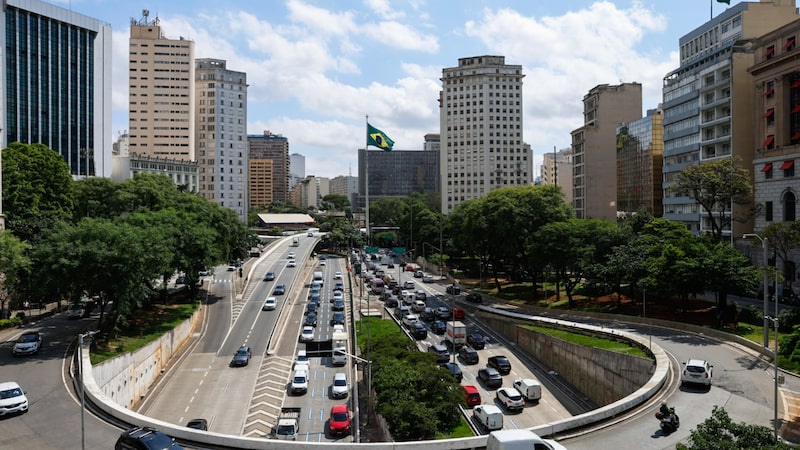 Los mercados dudan de los planes de Lula y Bolsonaro para frenar la deuda de Brasil Los mercados dudan de los planes de Lula y Bolsonaro para frenar la deuda de Brasil