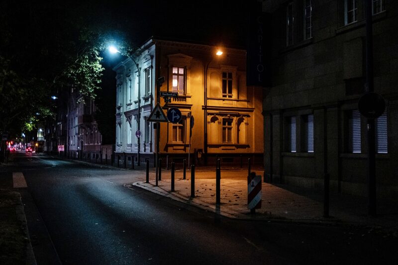 Una casa parcialmente iluminada en las afueras de Frankfurt, Alemania, el jueves 1 de septiembre de 2022. Una casa parcialmente iluminada en las afueras de Frankfurt, Alemania, el jueves 1 de septiembre de 2022.